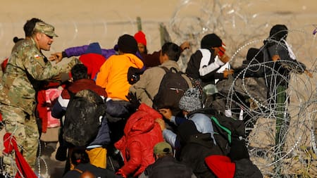 Migrantes en la frontera entre México y Estados Unidos. Foto: Reuters.