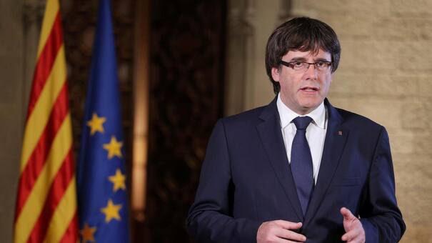 Crisis en Cataluña: Puigdemont llamó a una "oposición democrática"