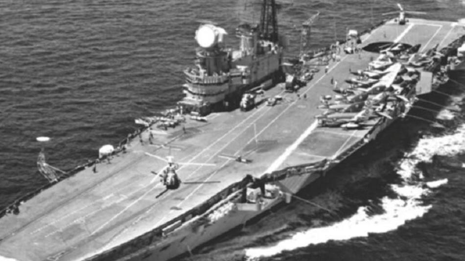 El HMS Hermes, en 1982.