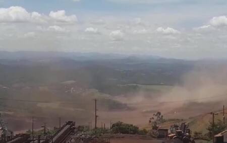 Colapso de un dique en Brasil