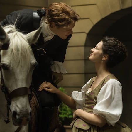Jamie y Claire en Outlander. Foto Instagram @outlander_starz
