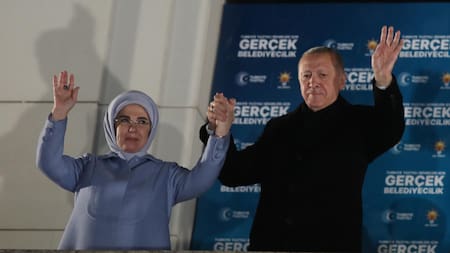 Erdogan y su esposa. Foto: EFE.