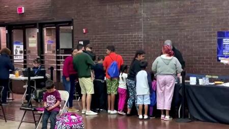 New York; asilo a inmigrantes en gimnasios. Foto: Reuters/captura de pantalla.