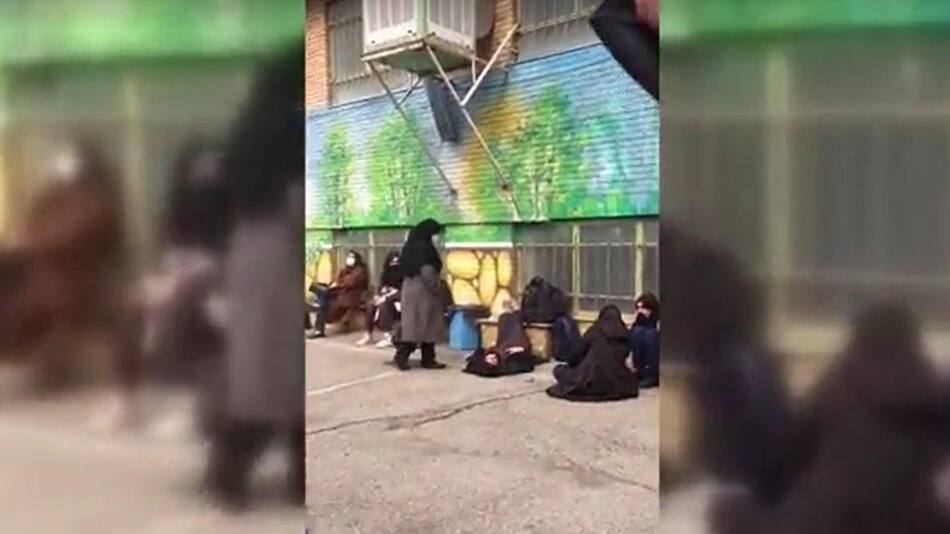 Niñas envenenadas en Irán, foto captura video Reuters