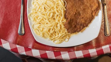 Imperdible: el bodegón porteño donde las milanesas se comparten y sorprenden por su económico precio