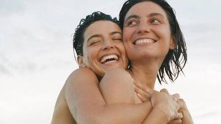 Calu Rivero desnuda con su amiga en Estados Unidos