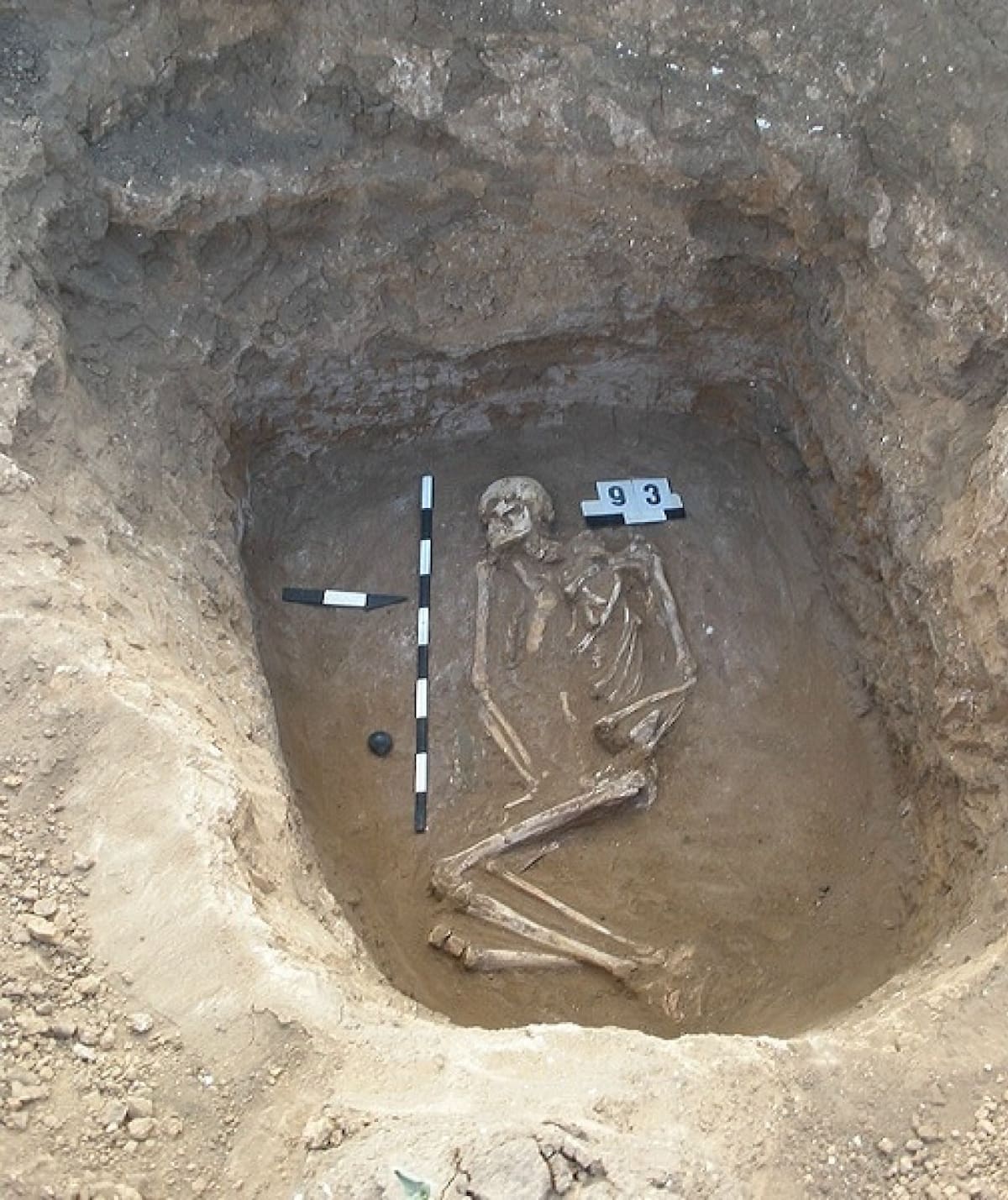 Sepultura perteneciente a la cultura de tumbas Yamnaya, en el óblast de Volgogrado. Foto: Wikipedia.