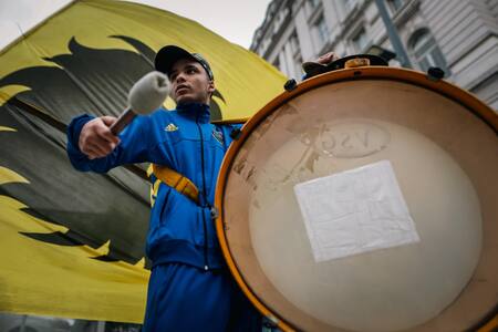 Simpatizantes de Javier Milei en el Luna Park para el lanzamiento del libro. EFE