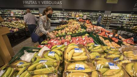 España prohibe venta de frutas y verduras en envases plásticos