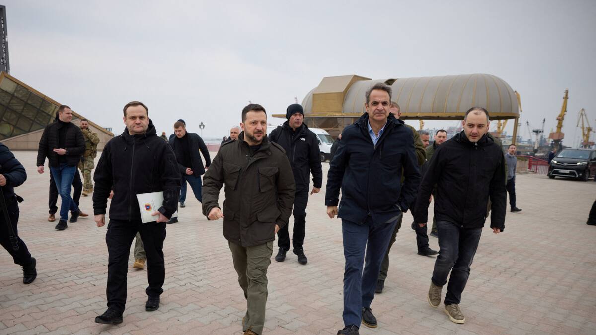 Volodimir Zelenski y Kyriakos Mitsotakis. Foto: Reuters