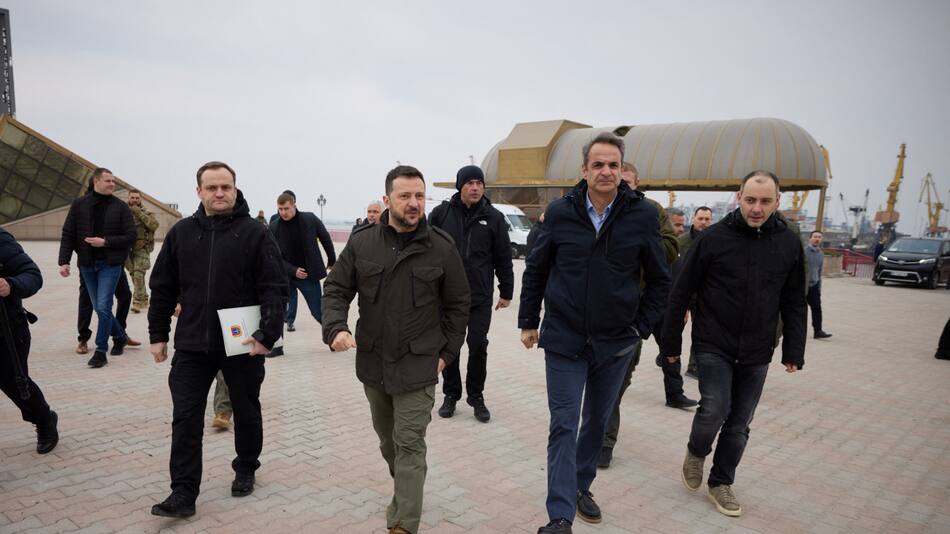 Volodimir Zelenski y Kyriakos Mitsotakis. Foto: Reuters