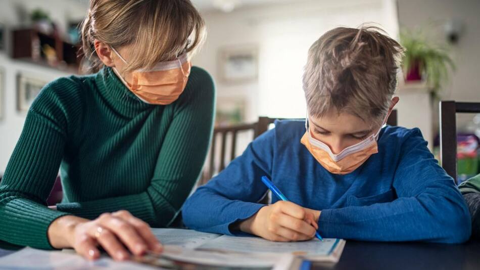 Madre e hijo en pandemia, Foto: BBC