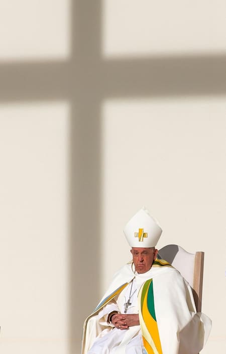 El Papa Francisco asiste a la santa misa y beatificación de Ana de Jesús en el estadio Heysel de Bruselas, Bélgica, el 29 de septiembre de 2024. EFE