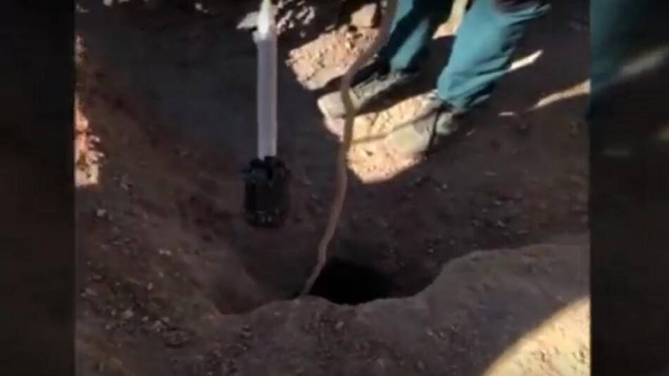 Rescate de nene de dos años caído en pozo en Málaga, España, Reuters