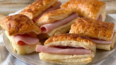 El snack que nunca falla: cómo hacer los mejores fosforitos de jamón y queso para compartir con amigos