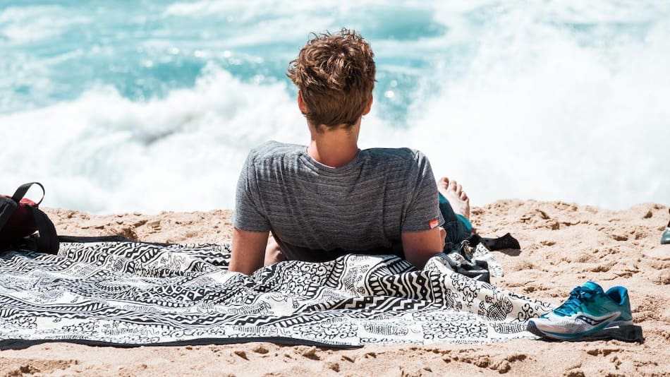 Los adultos que pasan más tiempo al sol reducen hasta un tercio las posibilidades de tener Alzheimer. Foto: Unsplash.