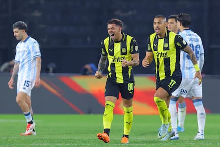 Peñarol derrotó a Racing en la Copa Libertadores 2025.