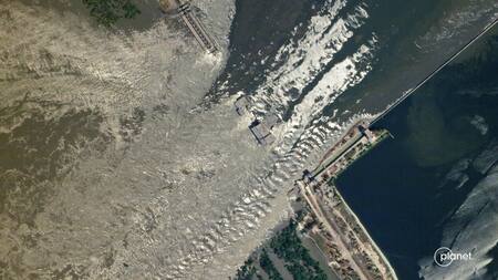 Represa Kajovka. Foto satelital Reuters