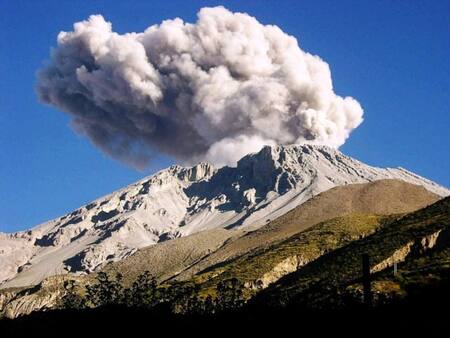 Actividad volcánica Ubinas. Foto: Twitter @AstronomayNatu1