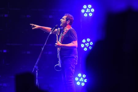 Ricardo Mollo presentando a Divididos. Foto: Télam.