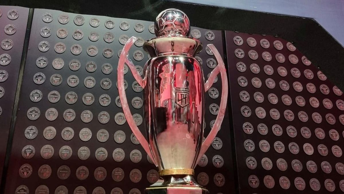 Trofeo de la Liga Profesional.