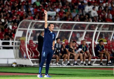 Lionel Scaloni durante el amistoso contra Indonesia. Foto: EFE.