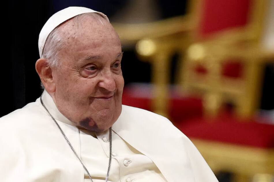 El Papa Francisco sufrió un hematoma en el rostro. Foto: Reuters.