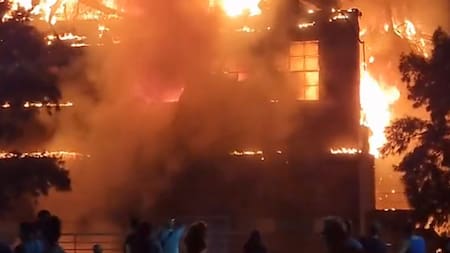 Incendio y derrumbe en Avellaneda. Foto: NA.