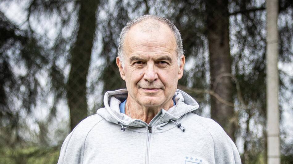 Marcelo Bielsa, DT de Uruguay. Foto: Twitter Selección Uruguaya