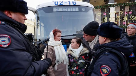 Marcha en Moscú de mujeres de soldados rusos que combaten en Ucrania. Foto: REUTERS.
