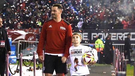 La emoción de Mora: "Disfruten del fútbol, no saben cuándo se acaba la carrera"