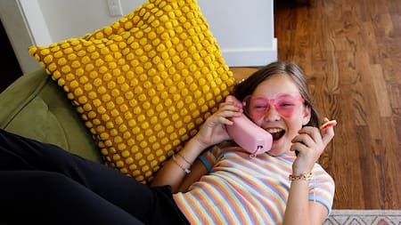 Vuelven los teléfonos fijos: la tendencia que le permite a los más chicos conectarse sin pantallas