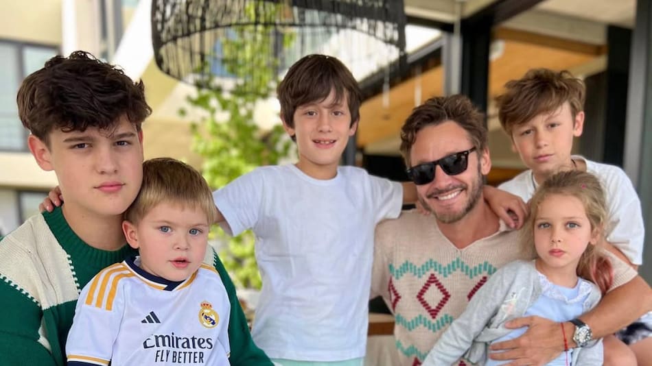 Benjamín Vicuña junto a sus hijos. Foto Instagram @benjaminvicuna.ok