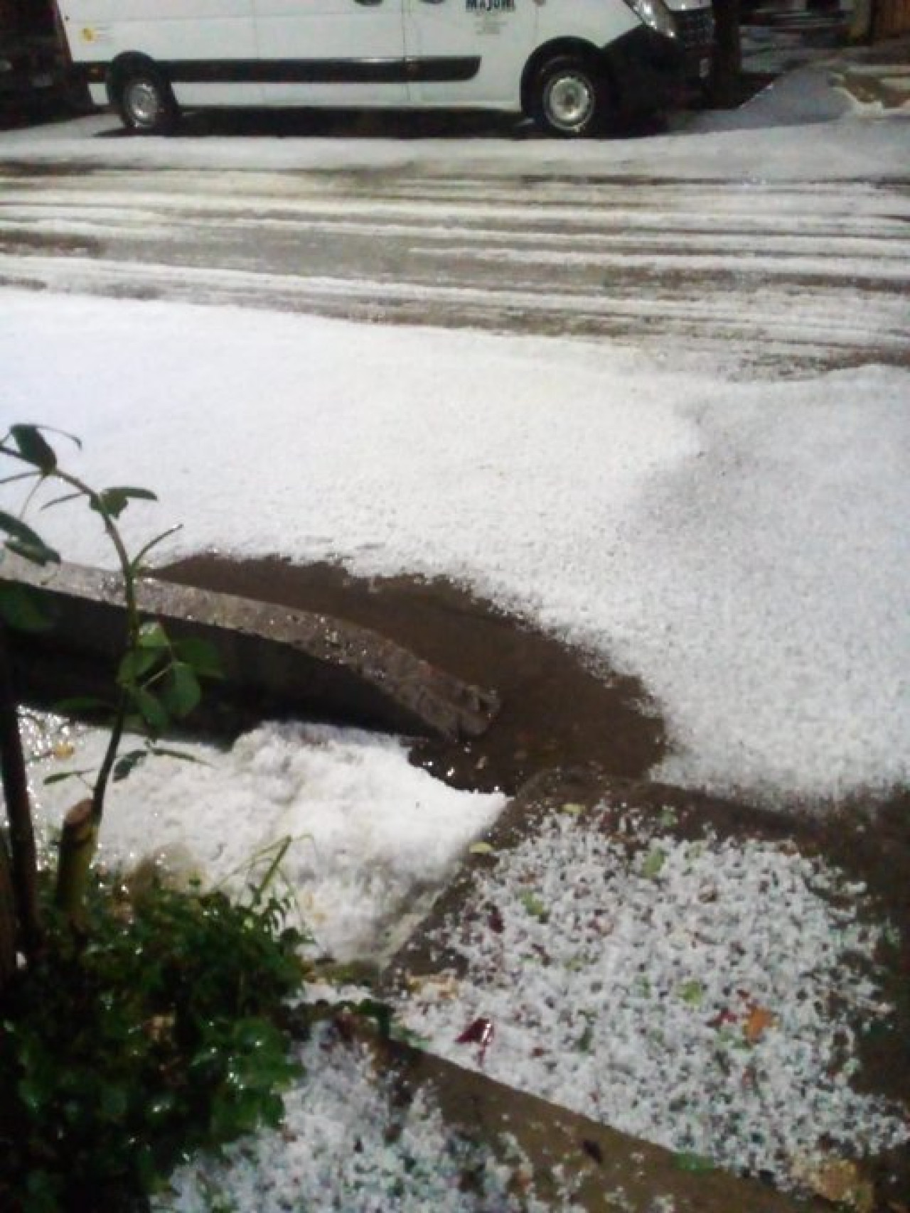 Tormenta de granizo en Mendoza. Foto X @MATIPASCUALETTI