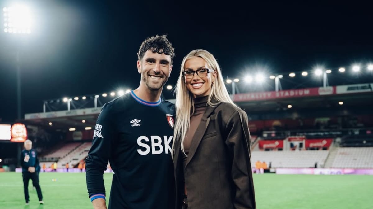 Marcos Senesi junto a su novia británica Kelci Rose.