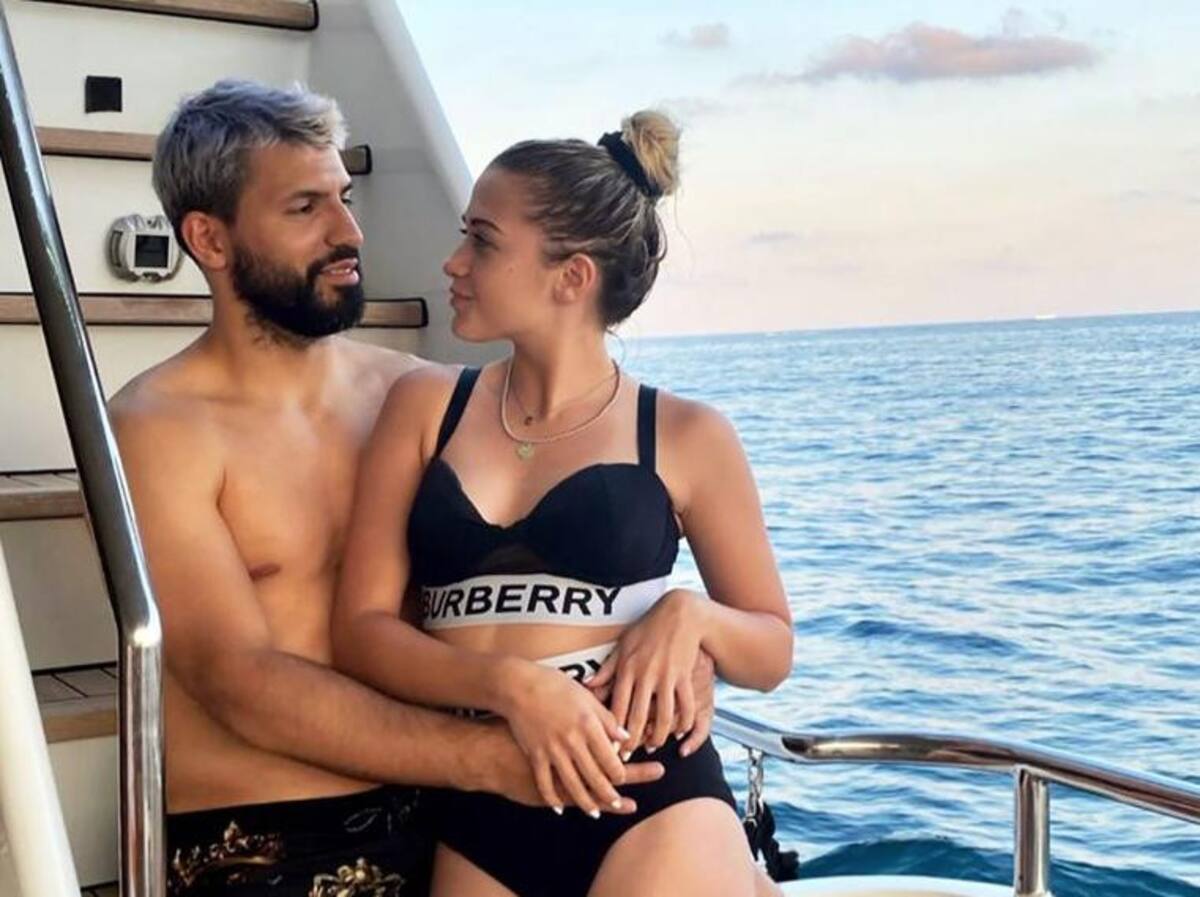 Kun Aguero disfruta de lujoso yate con su novia, foto @soficalzetti