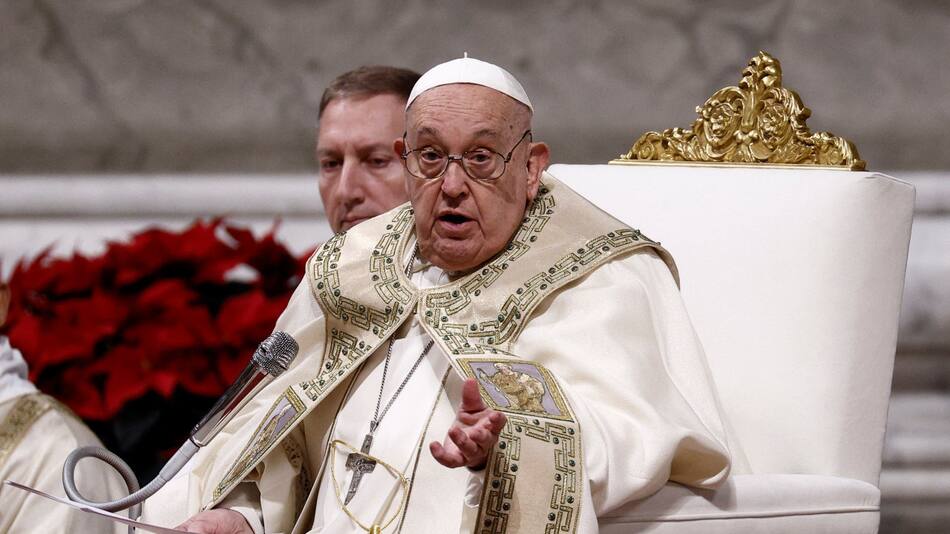 Papa Francisco en la misa de Nochebuena. Foto: Reuters.