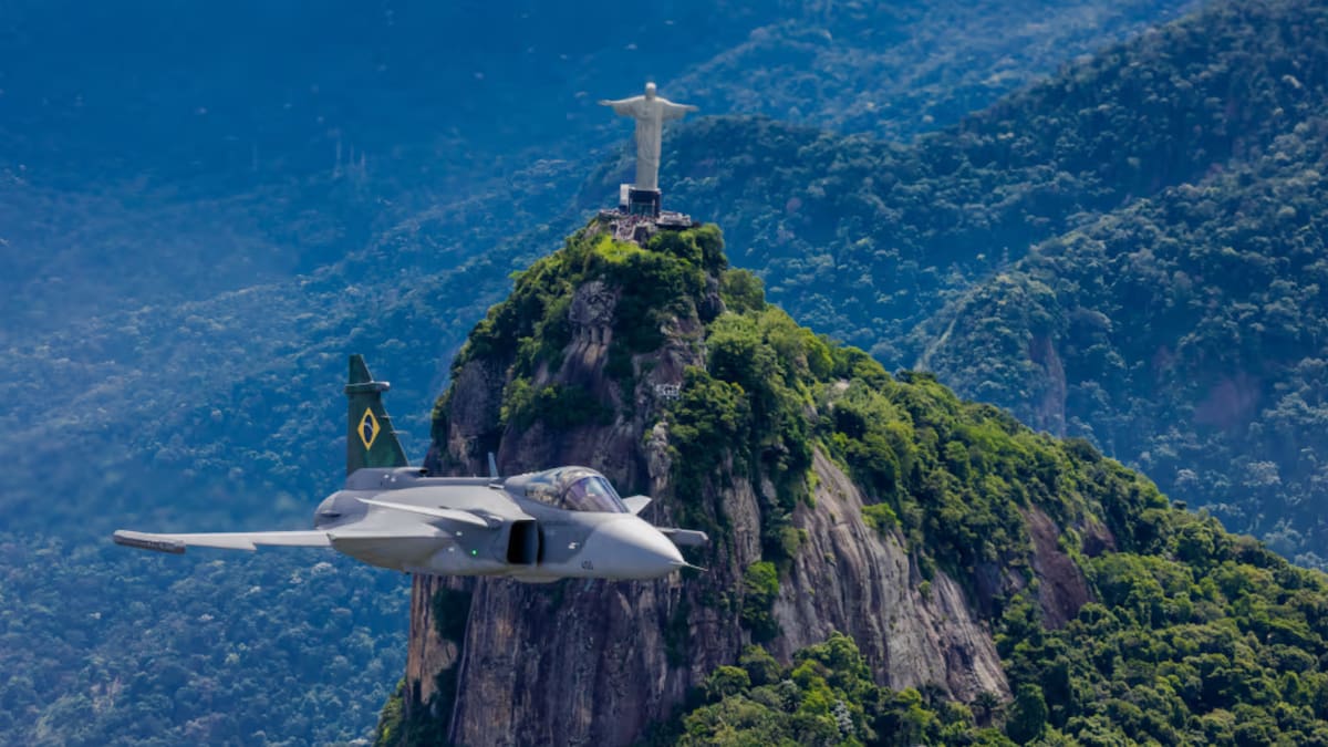 Brasil presentó el primer caza F-39E Gripen supersónico fabricado en el país.