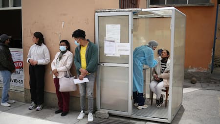 Aumento de casos de COVID en América. Foto: EFE