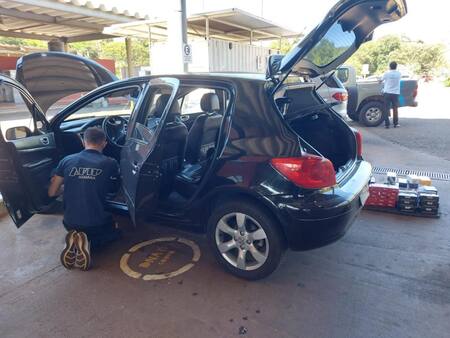 Operativo de Aduana por contrabando de celulares desde Paraguay. Foto: Prensa.