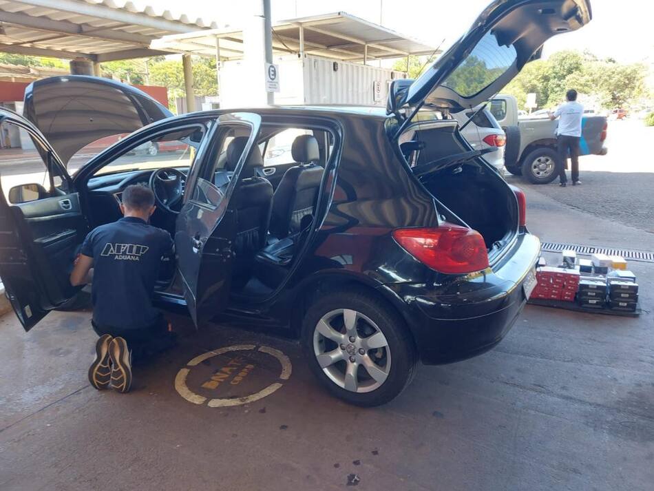 Operativo de Aduana por contrabando de celulares desde Paraguay. Foto: Prensa.