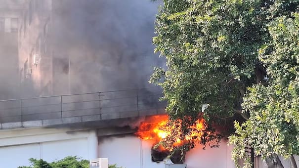 Video: un feroz incendio se desató en el histórico Edificio Libertad de la Armada