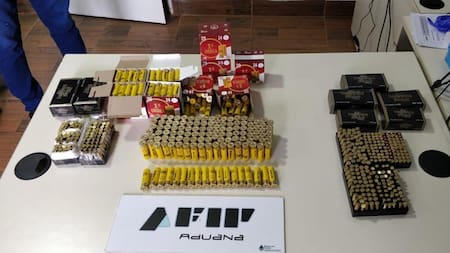 Aduana evitó el contrabando de municiones y armas de fuego en la frontera cerca de Misiones
