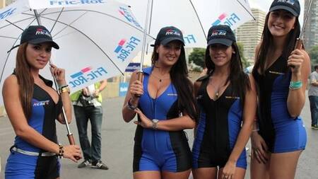 Promotoras en el Súper TC 2000