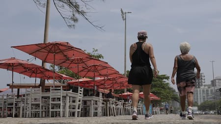 Bar de la playa en Río de Janeiro donde ejecutaron a los tres médicos. Foto: EFE.