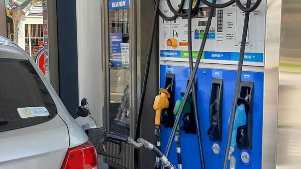 Tras aumentos de Shell y Axion, también YPF subió 10% promedio las naftas y gasoil en todo el país