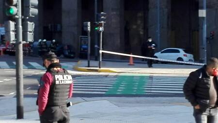 Evacuaron el Ministerio de Economía por fuga de gas, Foto Twitter