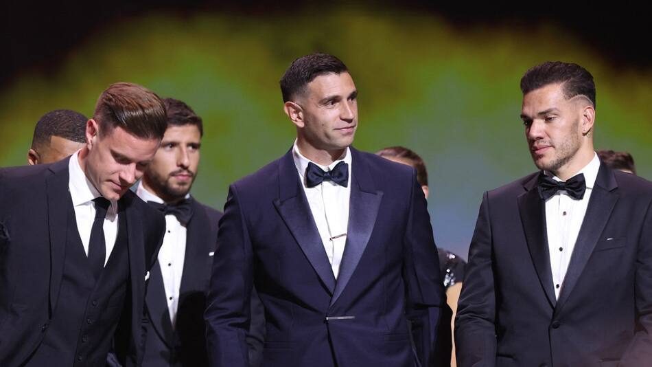 Emiliano "Dibu" Martínez en el Balón de Oro. Foto: Reuters.