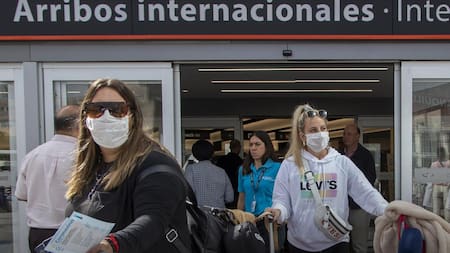 Viajes al exterior, pasajeros, coronavirus, aeropuerto, NA