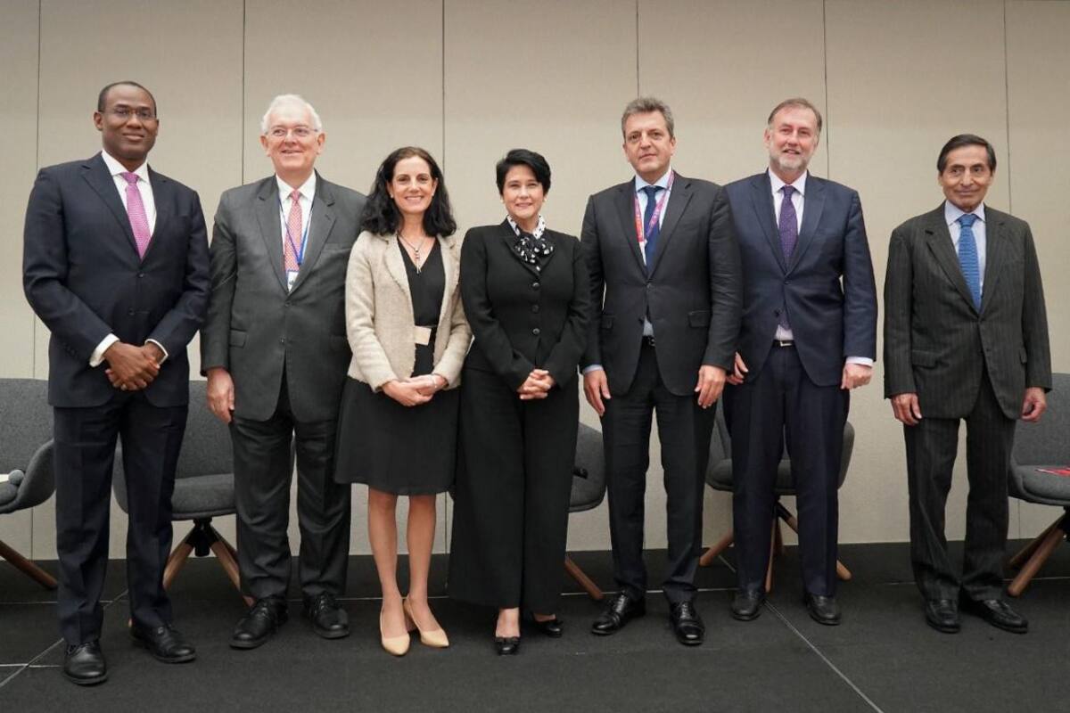 Massa y el Club de París, foto Ministerio de Economía